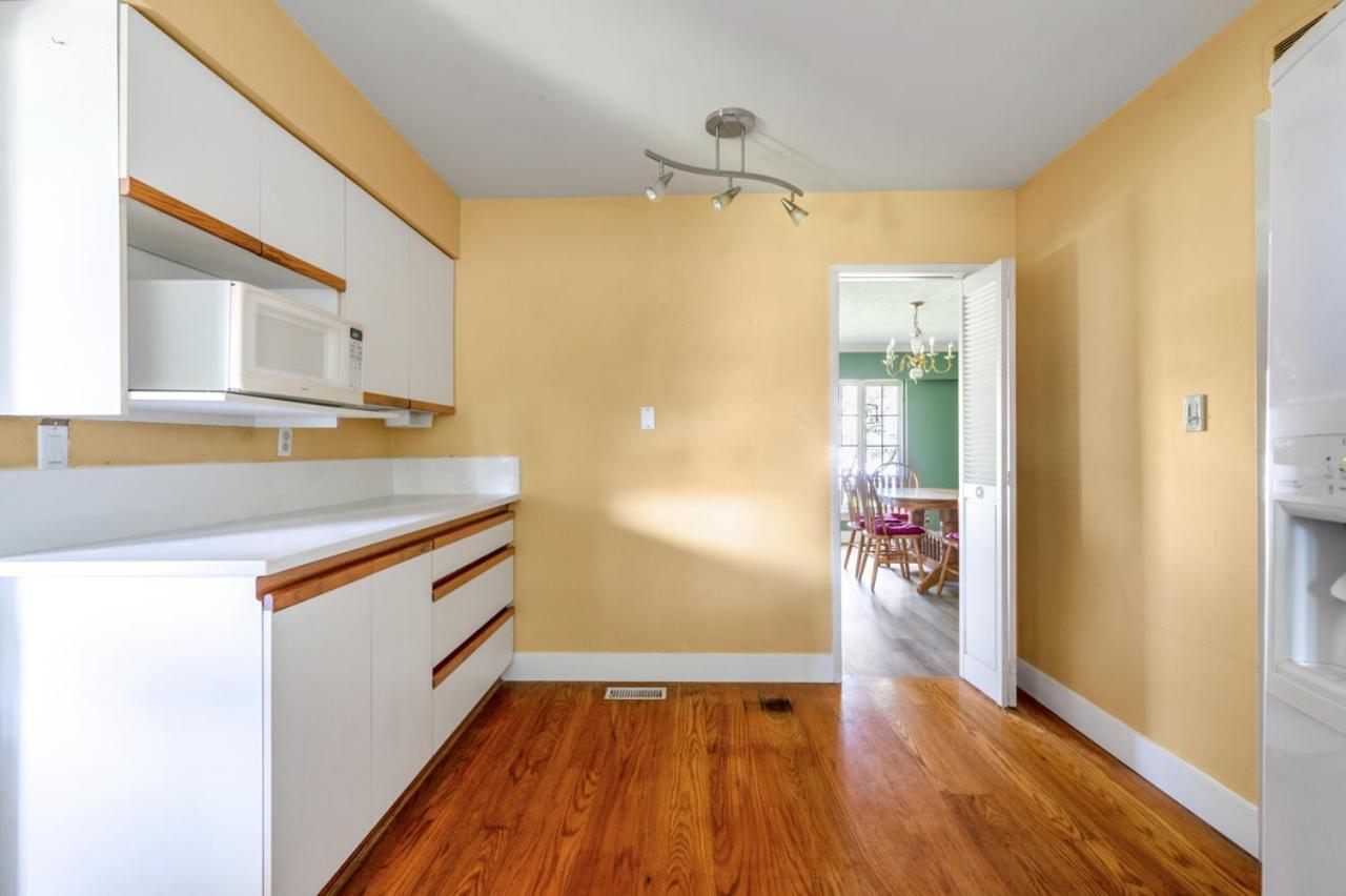 Cozy Retreat On Sandpiper Court - Room A Richmond Exterior photo